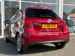 2017 Toyota Yaris 1.33 Dual Vvt-I Icon Euro 6 5dr in Red — image 2