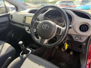 2017 Toyota Yaris 1.33 Dual Vvt-I Icon Euro 6 5dr in Red — image 3