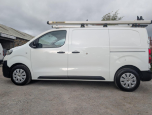 2018 Peugeot Expert 2.0 Bluehdi 1400 S Standard Panel Van Mwb Euro 6 (s/s) 6dr in White — image 4