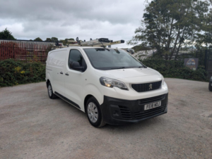 2018 Peugeot Expert 2.0 Bluehdi 1400 S Standard Panel Van Mwb Euro 6 (s/s) 6dr in White — image 5