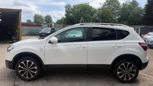 2011 Nissan Qashqai 1.5 Dci N-Tec 2WD Euro 5 5dr in White — image 5