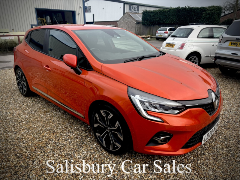 2020 Renault Clio 1.0 Iconic Tce 100 in Orange — image 1