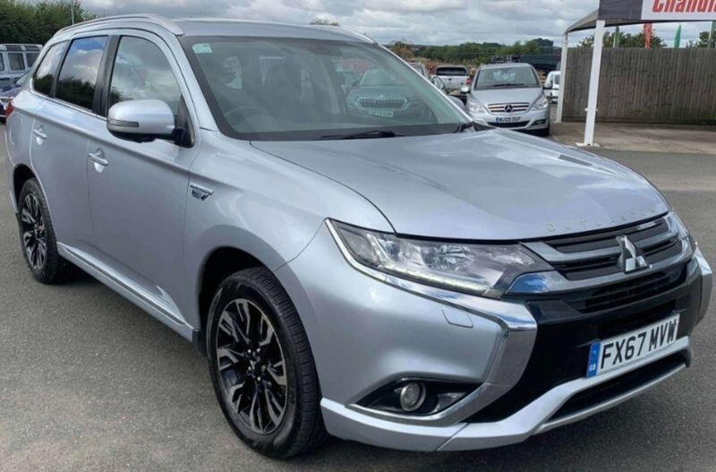 2017 Mitsubishi Outlander 2.0h 12kwh 4h CVT 4WD Euro 6 (s/s) 5dr in Silver — image 1