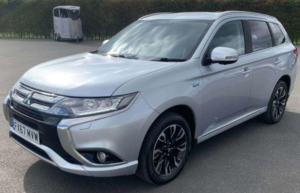 2017 Mitsubishi Outlander 2.0h 12kwh 4h CVT 4WD Euro 6 (s/s) 5dr in Silver — image 2