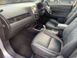 2017 Mitsubishi Outlander 2.0h 12kwh 4h CVT 4WD Euro 6 (s/s) 5dr in Silver — image 6