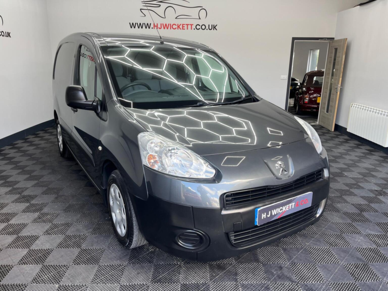 2015 Peugeot Partner 1.6 Ehdi 850 Professional L1 (s/s) 4dr in Grey — image 1