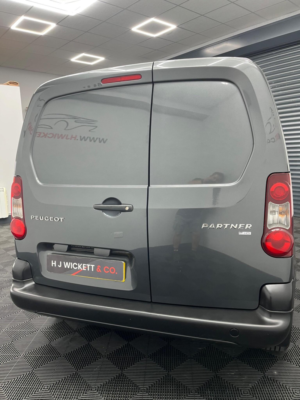 2015 Peugeot Partner 1.6 Ehdi 850 Professional L1 (s/s) 4dr in Grey — image 4