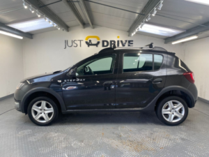 2015 Dacia Sandero Stepway 0.9 Tce Laureate Hatchback 5dr Petrol Manual Euro 6 (s/s) (90 Ps) in Black — image 2
