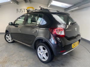2015 Dacia Sandero Stepway 0.9 Tce Laureate Hatchback 5dr Petrol Manual Euro 6 (s/s) (90 Ps) in Black — image 3
