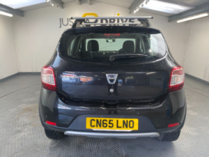 2015 Dacia Sandero Stepway 0.9 Tce Laureate Hatchback 5dr Petrol Manual Euro 6 (s/s) (90 Ps) in Black — image 4