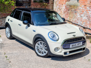 2015 MINI Hatch 2.0 5-Door Hatch Cooper S in White — image 3