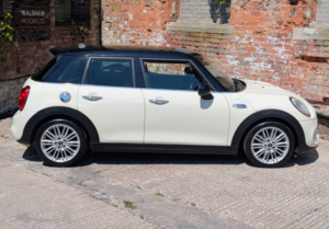 2015 MINI Hatch 2.0 5-Door Hatch Cooper S in White — image 4