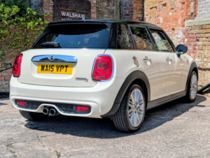 2015 MINI Hatch 2.0 5-Door Hatch Cooper S in White — image 5