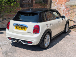 2015 MINI Hatch 2.0 5-Door Hatch Cooper S in White — image 6