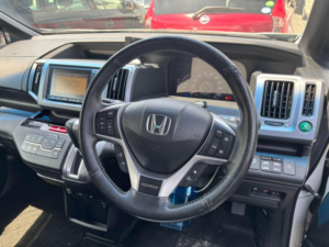 2013 Honda Stepwagon 2.0 Spada Z Cool Spirit 5dr 7 Seats in White — image 6