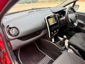 2015 Renault Clio 0.9 Tce Dynamique Nav Euro 6 (s/s) 5dr in Red — image 4
