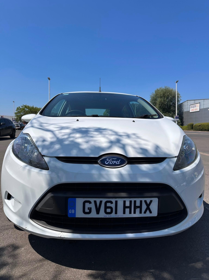 2012 Ford Fiesta 1.4 Edge 3dr in White — image 1
