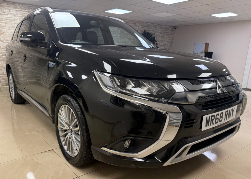 2018 Mitsubishi Outlander 2.4h Twinmotor 13.8kwh 4h SUV 5dr Petrol Plug-In Hybrid CVT 4WD Euro 6 (s/s) (209 Ps) in Black — image 1