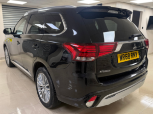 2018 Mitsubishi Outlander 2.4h Twinmotor 13.8kwh 4h SUV 5dr Petrol Plug-In Hybrid CVT 4WD Euro 6 (s/s) (209 Ps) in Black — image 4