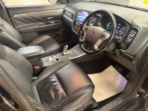 2018 Mitsubishi Outlander 2.4h Twinmotor 13.8kwh 4h SUV 5dr Petrol Plug-In Hybrid CVT 4WD Euro 6 (s/s) (209 Ps) in Black — image 6