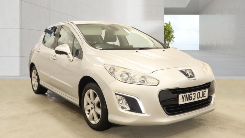 2013 Peugeot 308 1.6 Hdi Active in Silver — image 1