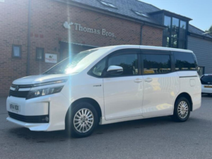 2014 Toyota Voxy 1.8 Hybrid MPV Dr in Other — image 4