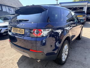 2018 Land Rover Discovery Sport Td4 Se Tech in Blue — image 4