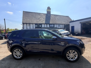 2018 Land Rover Discovery Sport Td4 Se Tech in Blue — image 5