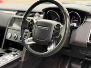 2020 Land Rover Discovery 2.0 Sd4 Landmark Edition Auto 4WD Euro 6 (s/s) 5dr in Black — image 2