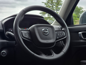 2022 Volvo Xc40 1.5 T2 Momentum Core SUV 5dr Petrol Manual Euro 6 (s/s) (129 Ps) in Grey — image 6