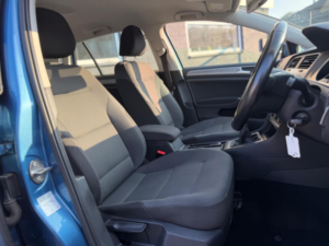 2014 Volkswagen Golf 2.0 Tdi Bluemotion Tech Se Euro 5 (s/s) 5dr in Blue — image 3