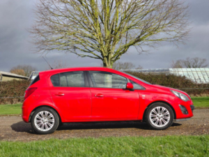 2013 Vauxhall Corsa 1.4 16v Se Auto Euro 5 5dr in Red — image 3