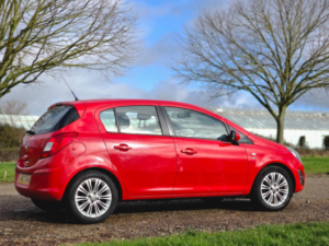 2013 Vauxhall Corsa 1.4 16v Se Auto Euro 5 5dr in Red — image 4