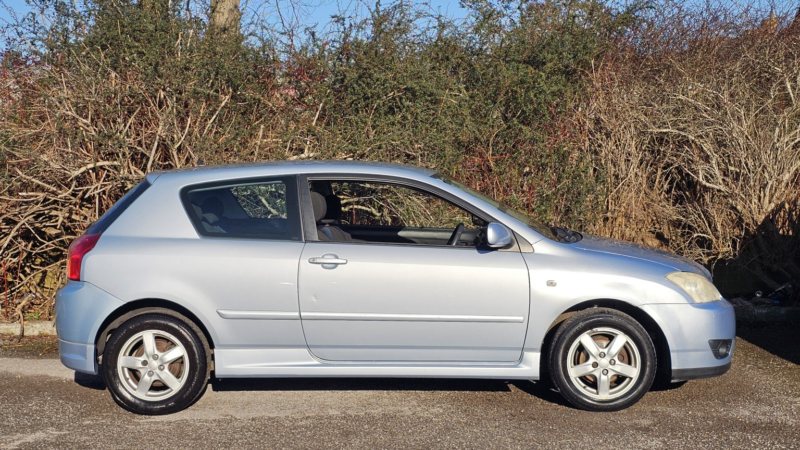 2004 Toyota Corolla 1.6 Vvt-I T3 in Blue — image 1