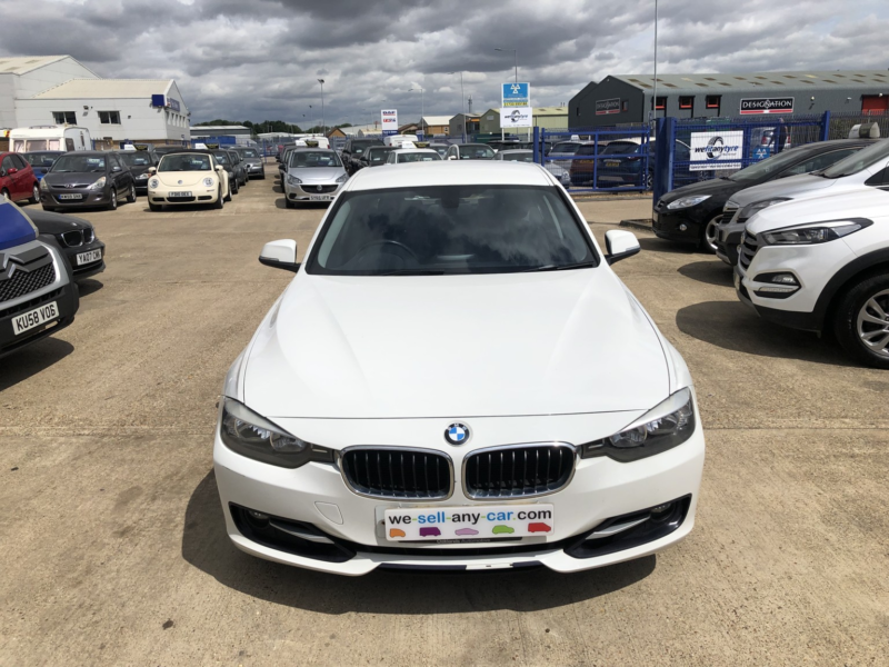 2013 BMW 3 Series 2.0 320i Sport Saloon in White — image 1