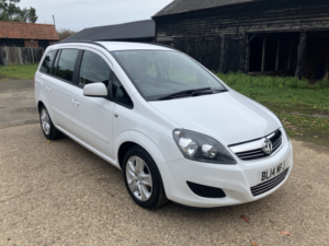 2014 Vauxhall Zafira 1.8 16v Exclusiv in White — image 2