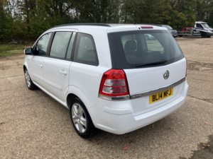2014 Vauxhall Zafira 1.8 16v Exclusiv in White — image 4