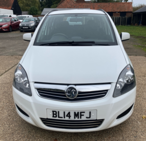 2014 Vauxhall Zafira 1.8 16v Exclusiv in White — image 5