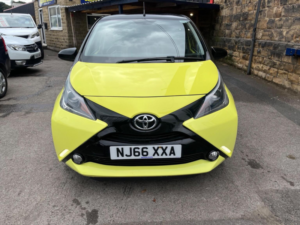 2016 Toyota Aygo 1.0 Vvt-I X-Cite 3 Yellow Bi-Tone Euro 6 5dr in Yellow — image 3