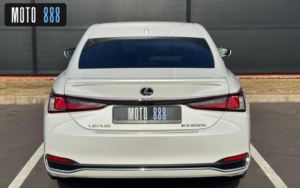 2019 Lexus Es 2.5 300h E-CVT Euro 6 (s/s) 4dr in White — image 5