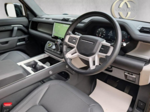2025 Land Rover Defender 110 3.0 D250 Mhev X-Dynamic Se Auto 4WD Euro 6 (s/s) 5dr in Black — image 2