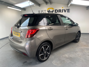 2016 Toyota Yaris 1.33 Dual Vvt-I Design Hatchback 5dr Petrol Manual Euro 6 (99 Ps) in Bronze — image 5