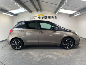 2016 Toyota Yaris 1.33 Dual Vvt-I Design Hatchback 5dr Petrol Manual Euro 6 (99 Ps) in Bronze — image 6