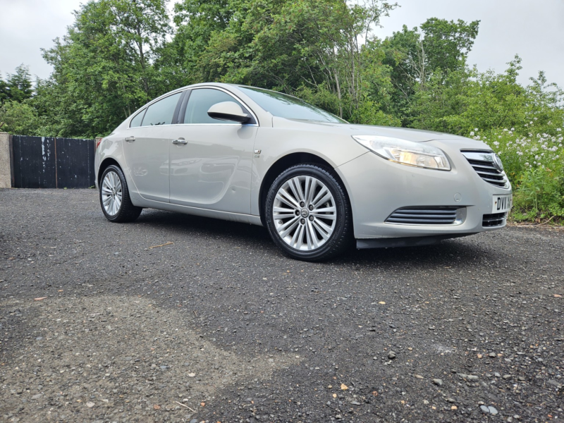 2011 Vauxhall Insignia 2.0 Cdti Se Nav in Silver — image 1