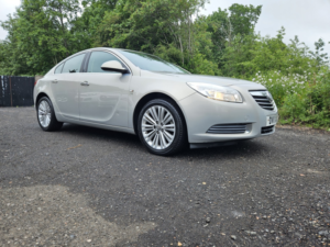 2011 Vauxhall Insignia 2.0 Cdti Se Nav in Silver — image 2
