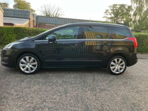 2017 Peugeot 5008 1.6 Bluehdi Allure MPV 5dr Diesel Eat Euro 6 (s/s) (120 Ps) in Black — image 4