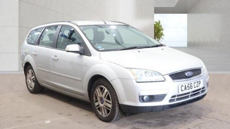 2007 Ford Focus 1.6 Ghia 5dr in Silver — image 1