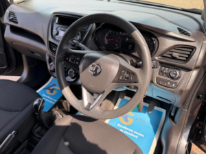 2017 Vauxhall Viva 1.0i Se Euro 6 5dr (a/c) in Grey — image 3