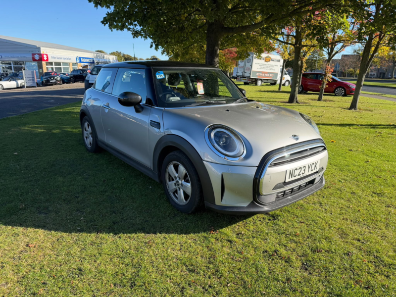 2023 MINI Hatch 1.5 Cooper Classic Hatchback 3dr Petrol Manual Euro 6 (s/s) (136 Ps) in Silver — image 1