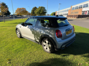 2023 MINI Hatch 1.5 Cooper Classic Hatchback 3dr Petrol Manual Euro 6 (s/s) (136 Ps) in Silver — image 2